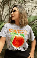 Camiseta Gris Oversized de Algodón 100% con Estampado | Sweet Peach