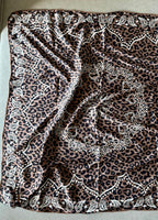 Pañoleta para mujer en seda animal print