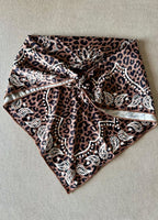 Pañoleta para mujer en seda animal print