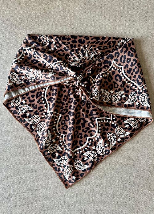 Pañoleta para mujer en seda animal print