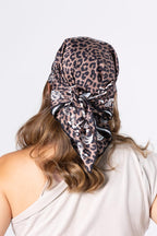 Pañoleta para mujer en seda animal print