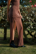 Vestido one-shoulder café Serena