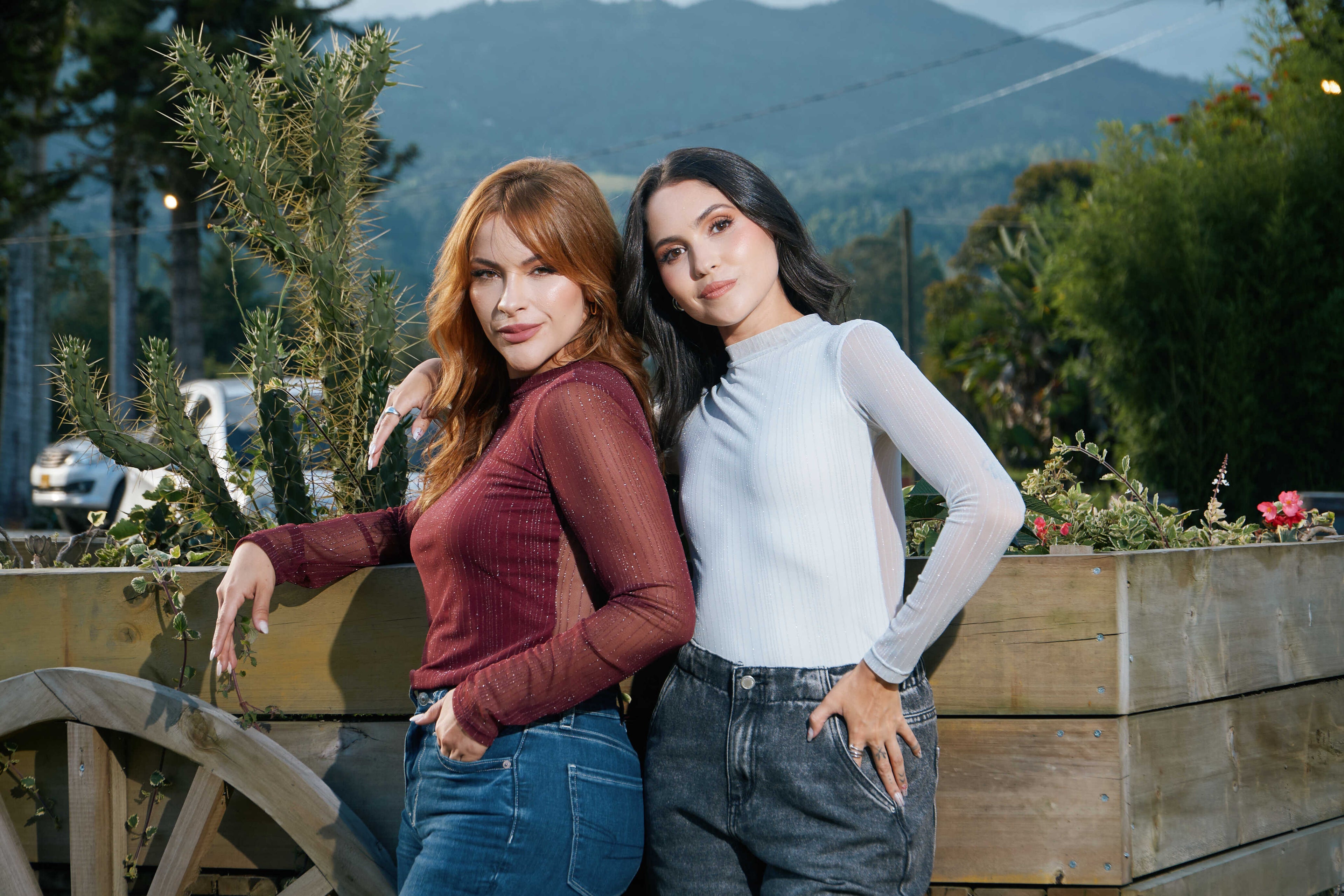 Camibuzo Mesh Vino Tinto con hilos de brillo Luminosa