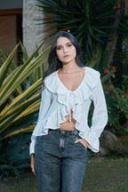 Camisa blanca de boleros anudada al frente Boho